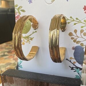 Source Unknown Gold Hoop Earrings